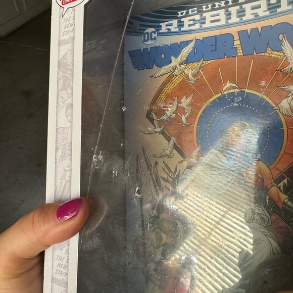 New in box Wonder Woman funko pop - Picture 2 of 3